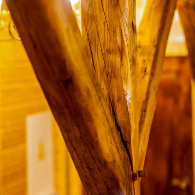  Piaskowy Koń Dom Deluxe Nol - wnętrze domku - oryginalne, stare drewniane belki